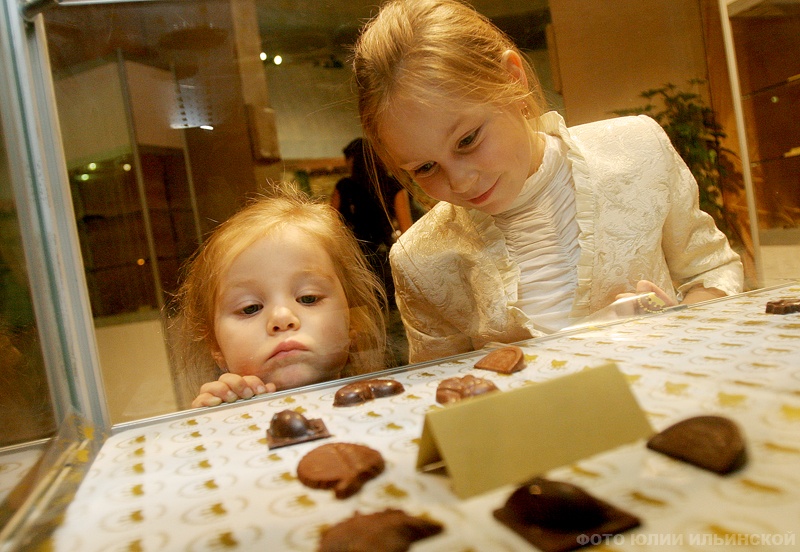 больше всего шоколад интересовал, конечно, детей.