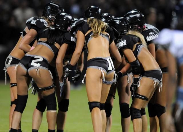 Американский футбол с девушками (5 фото)